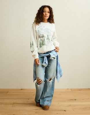AE Holiday Graphic Crew Neck Sweatshirt
