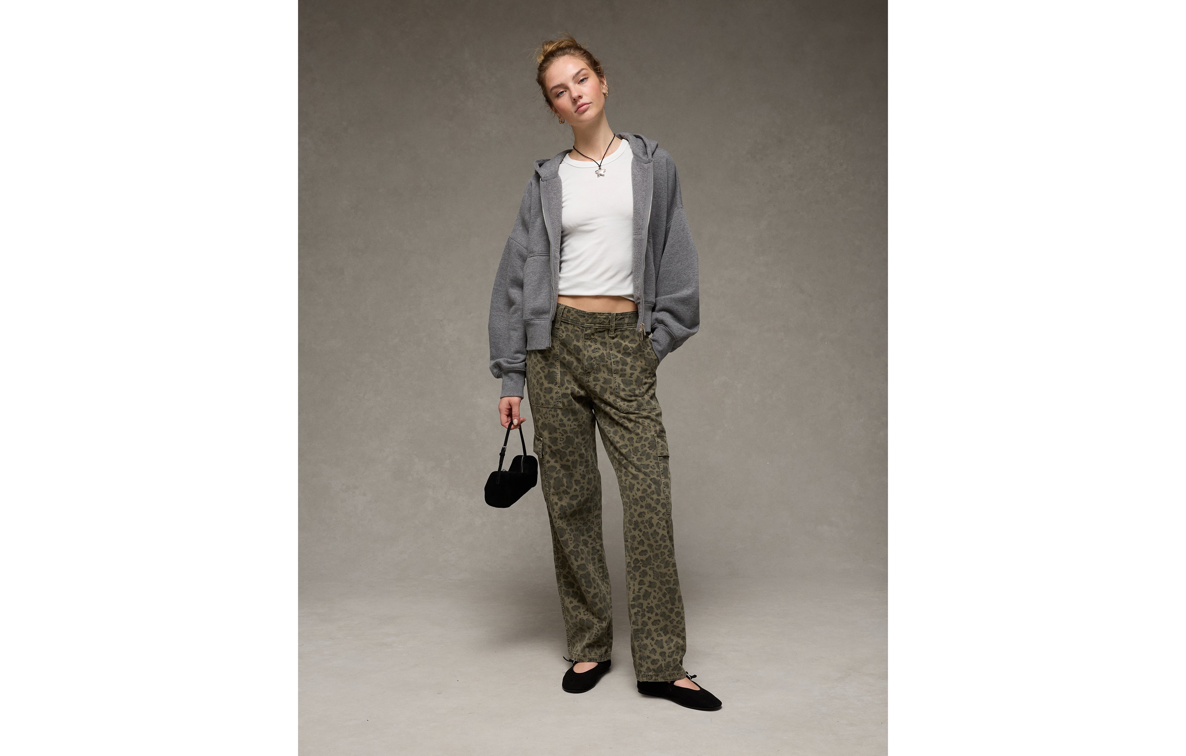 AE Low-Rise Baggy Straight Cargo Pant