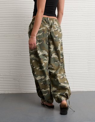 AE Low-Rise Baggy Cargo Parachute Pant | American Eagle