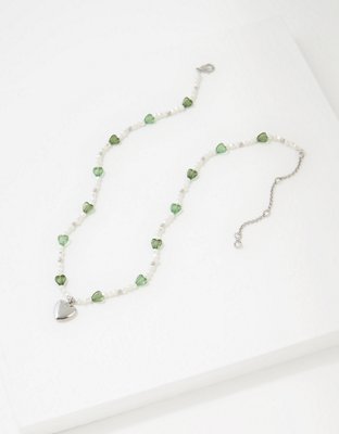 AEO Collar bordado con cuentas y corazones