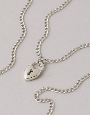 Collier avec médaillon en forme de cœur AE