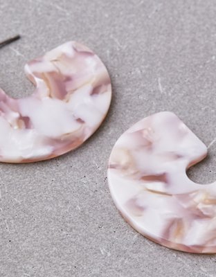 Aretes chatos de aro de resina en tono rosado