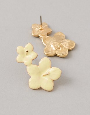 m⭐︎Floral Motif Short Earring - white m⭐︎Floral Motif Short Earring - white Vintage Floral-Motif Clip