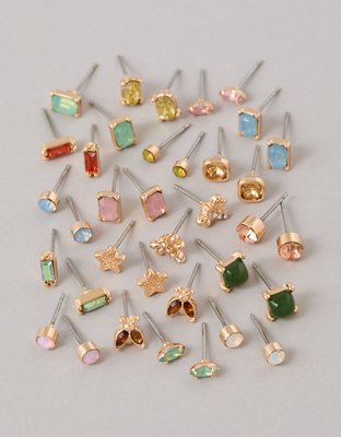 Lot de 18 boucles d’oreille cloutées AE