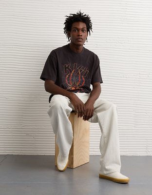 AE Boxy Kiss Halloween Graphic T-Shirt