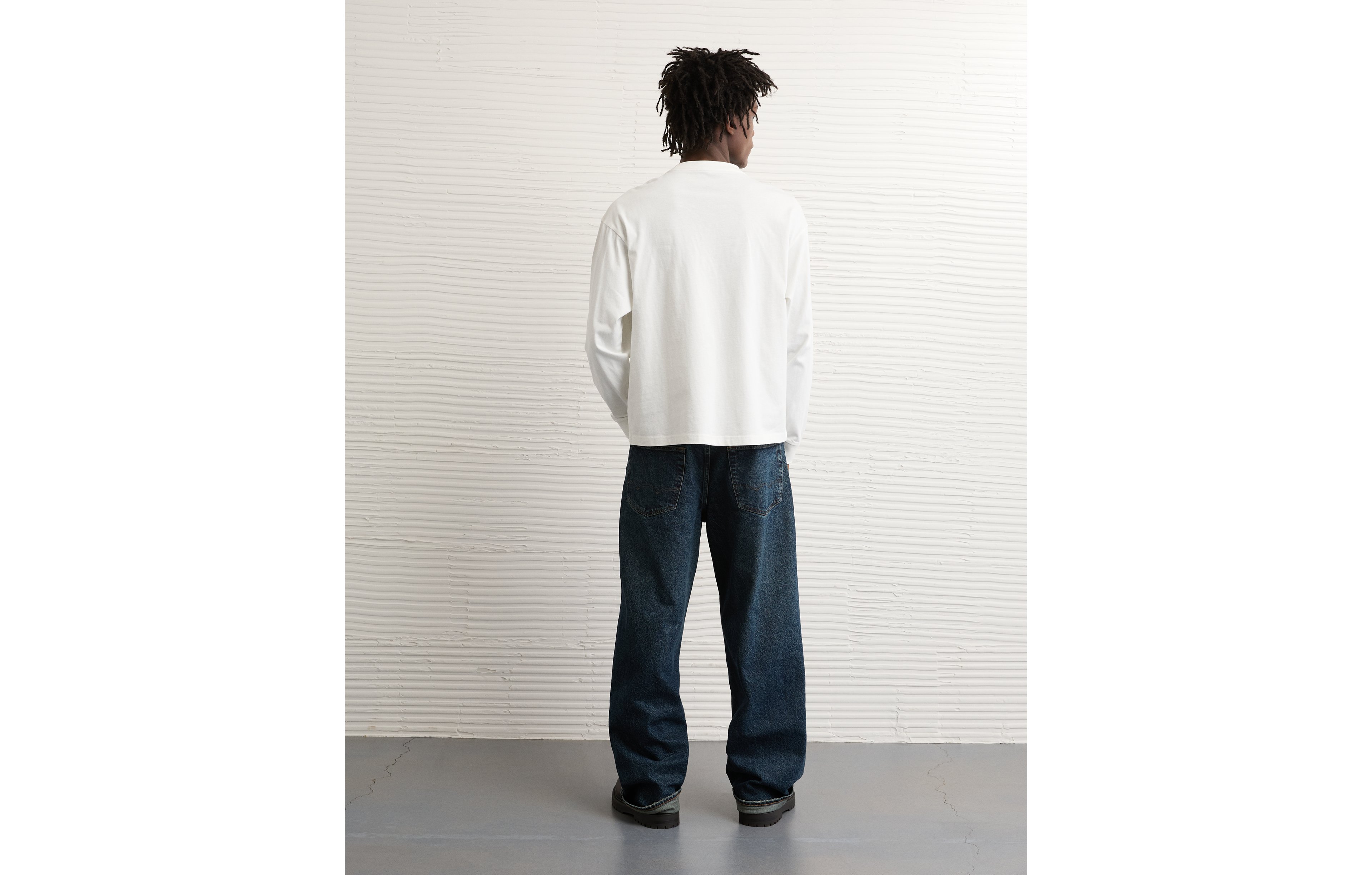 AE Boxy Long Sleeve Snoopy Graphic T-Shirt