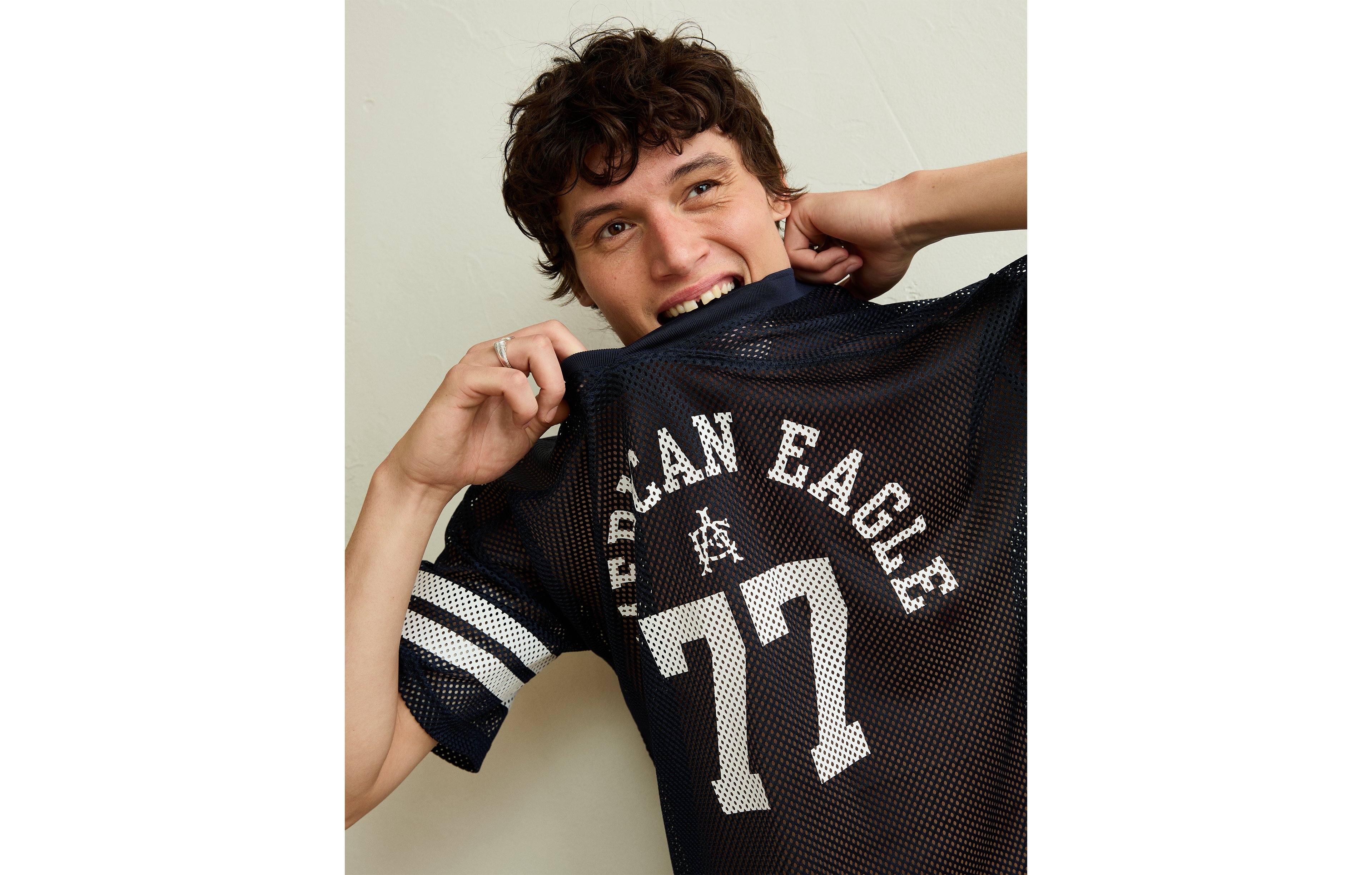 AE Boxy Fit V-Neck Graphic Mesh T-Shirt
