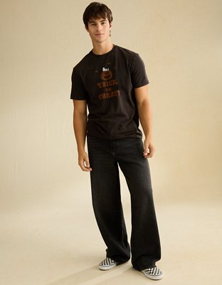 AE Standard Fit Snoopy Halloween Graphic T-Shirt