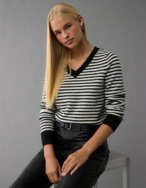 Женские свитеры American Eagle AE Whoa So Soft Shrunken V-Neck Sweater
