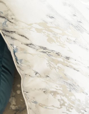 American Eagle Happy Space Metallic Marble Pillow — фото 4