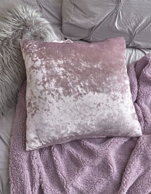 Dormify Crushed Velvet Pillow