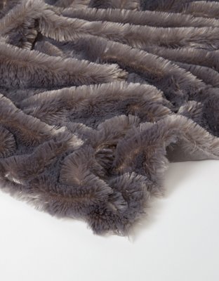 American Eagle Dormify Faux Fur Throw Blanket — фото 2