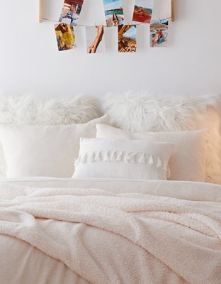 Dormify Tassel Pillow