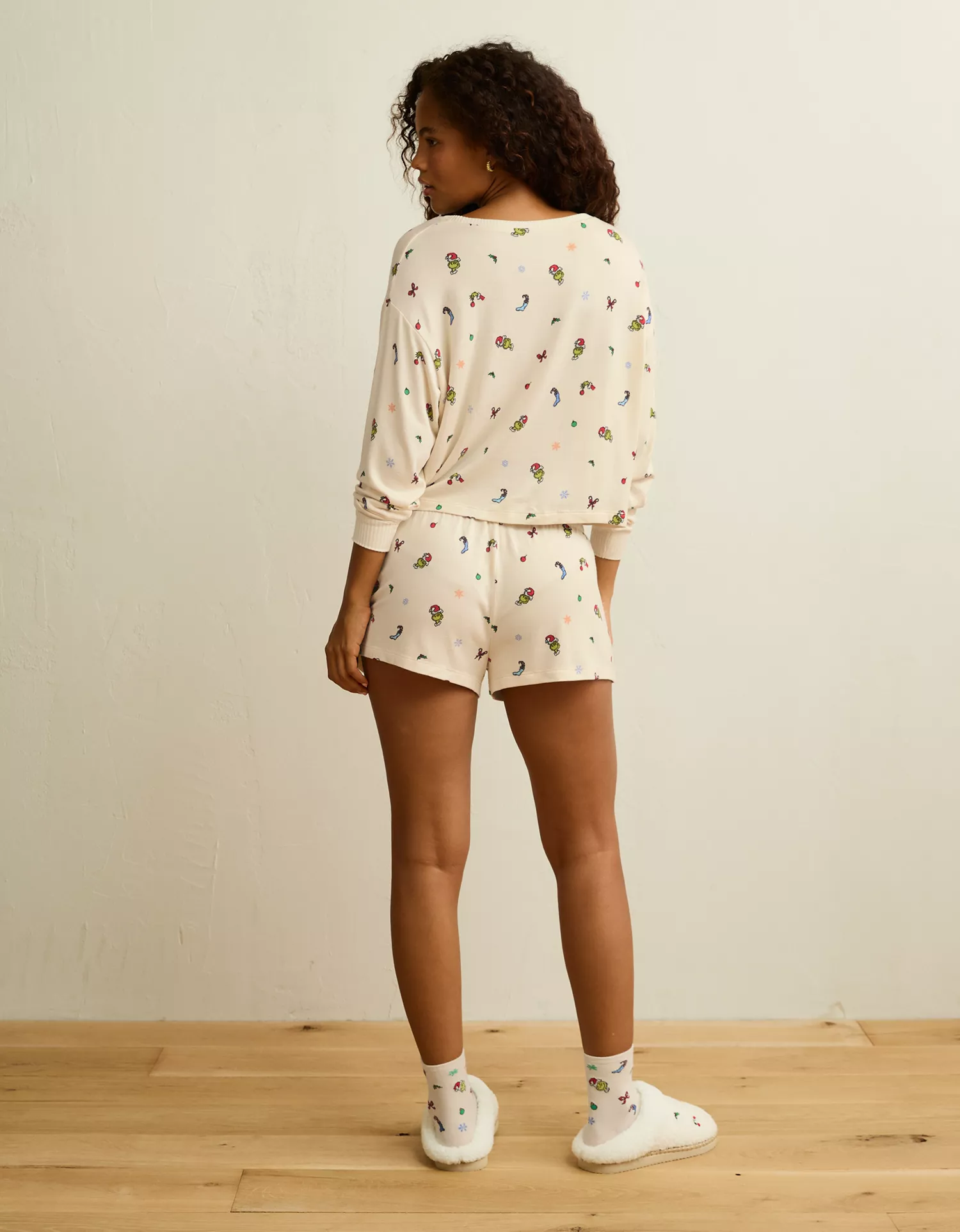 AE Luxe Plush Grinch Long Sleeve + Short PJ Set - thumbnail 2