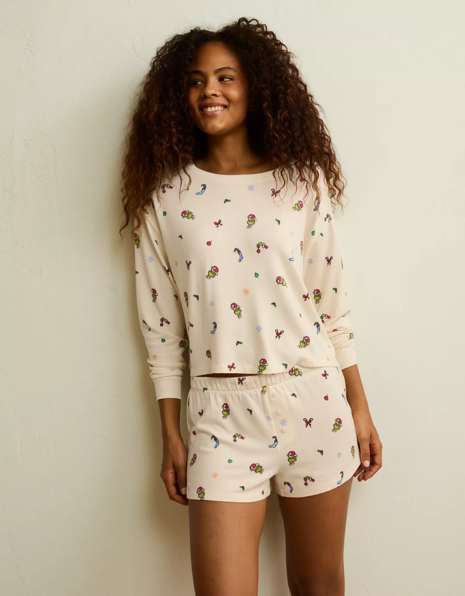 AE Luxe Plush Grinch Long Sleeve + Short PJ Set - thumbnail 4