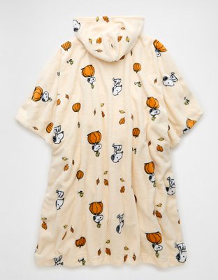 AE Peanuts Fall Blanket Poncho
