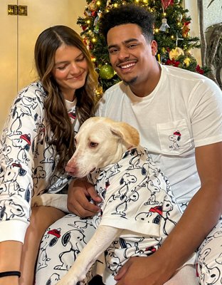 Женские мягкие игрушки American Eagle ABO Snoopy Holiday Plush Dog PJ Set — фото 5