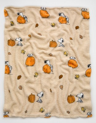 AE Snoopy Fall Blanket
