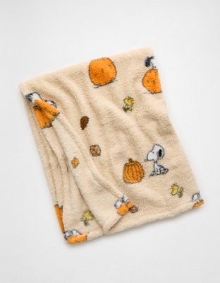 AE Snoopy Fall Blanket
