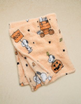 AE Snoopy Halloween Blanket