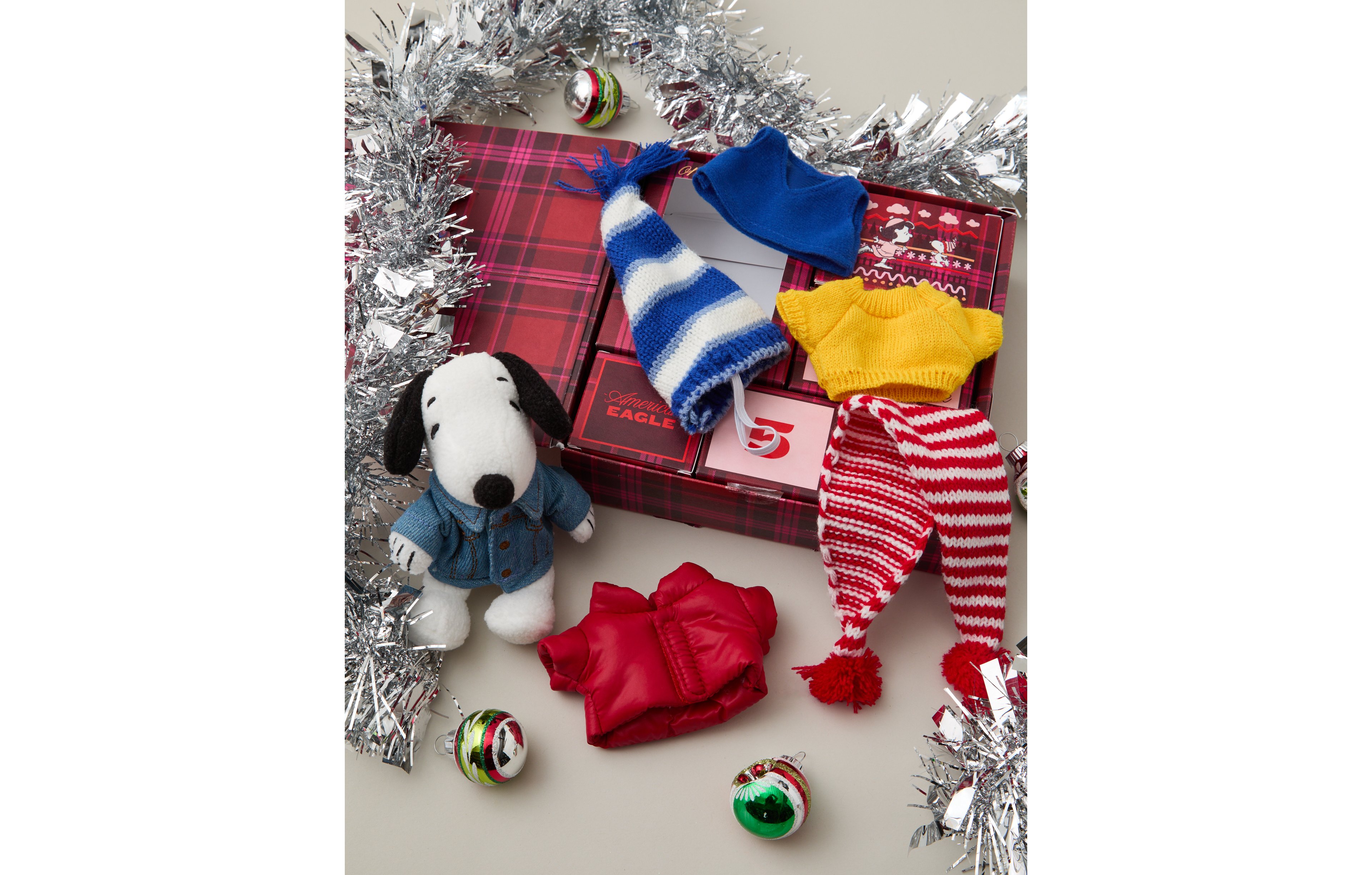 AE Snoopy Bag Charm 6-Day Advent Calendar