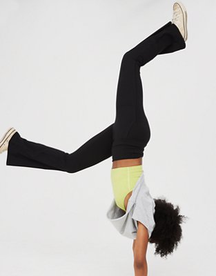 Legging à jambe évasée et à taille haute repliable The Hugger OFFLINE d’Aerie
