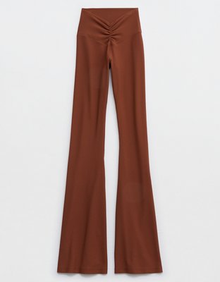 Женские брюки Aerie OFFLINE By Aerie Real Me Waffle High Waisted Ruched Flare Legging — фото 6