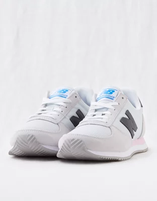 New Balance Women's 220 Sneaker