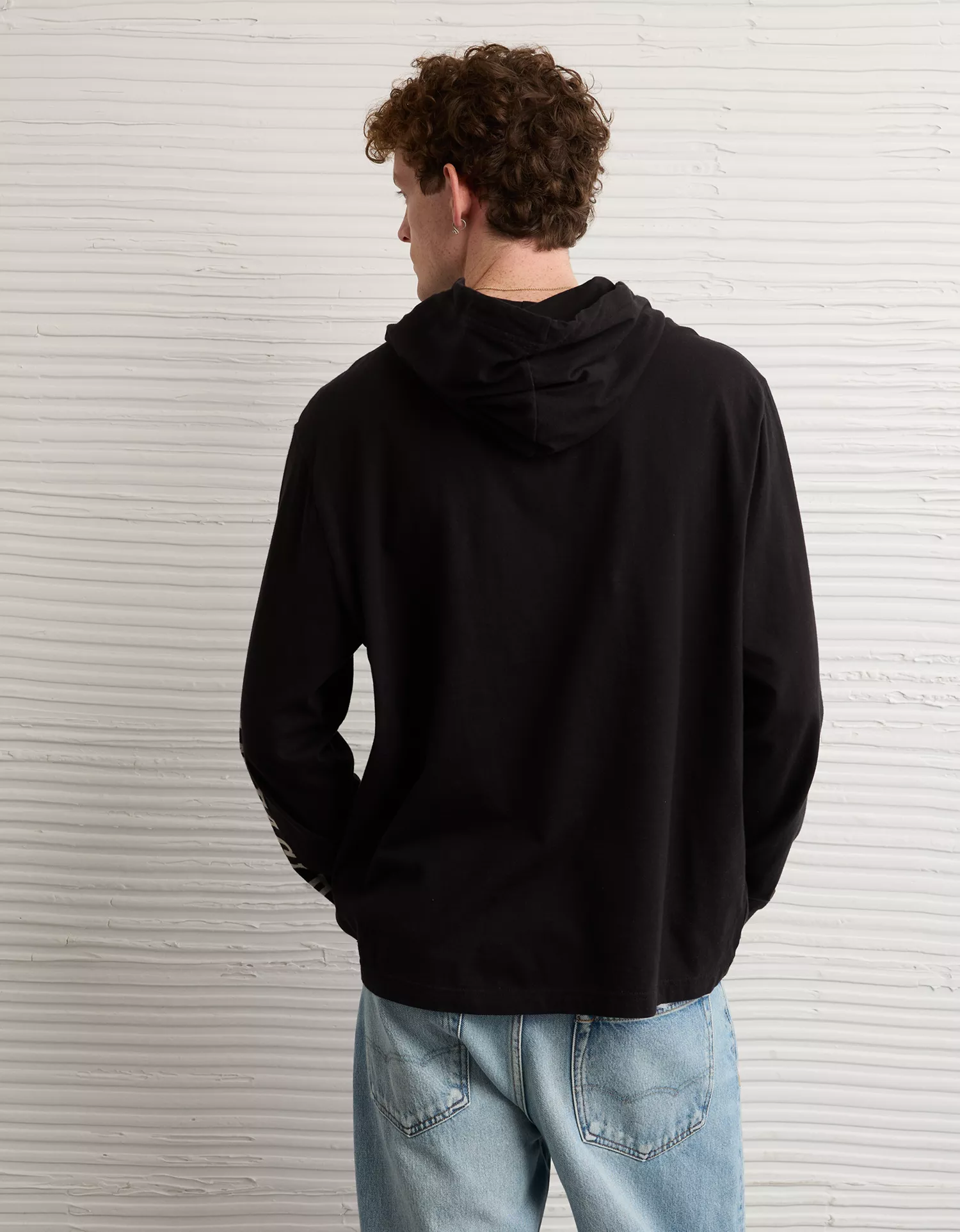 AE Standard Fit Lightweight Logo Graphic Hoodie T-Shirt - thumbnail 7