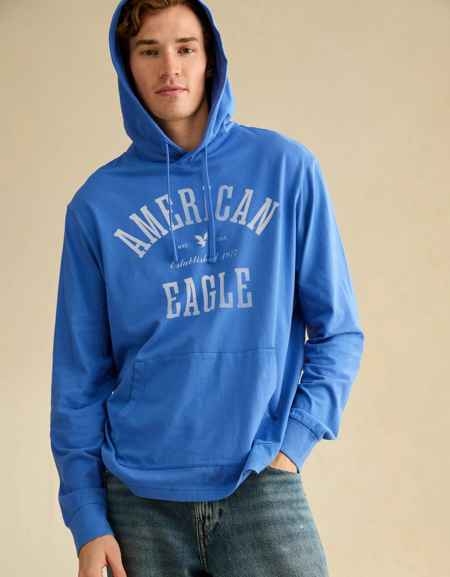 AE Standard Fit Lightweight Logo Graphic T-Shirt