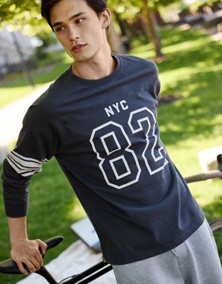 AE Relaxed Fit Long-Sleeve Graphic Football T-Shirt
