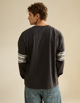 Мужская футболка American Eagle AE Relaxed Fit Long-Sleeve Varsity Graphic, цвет: Чёрный — фото 3