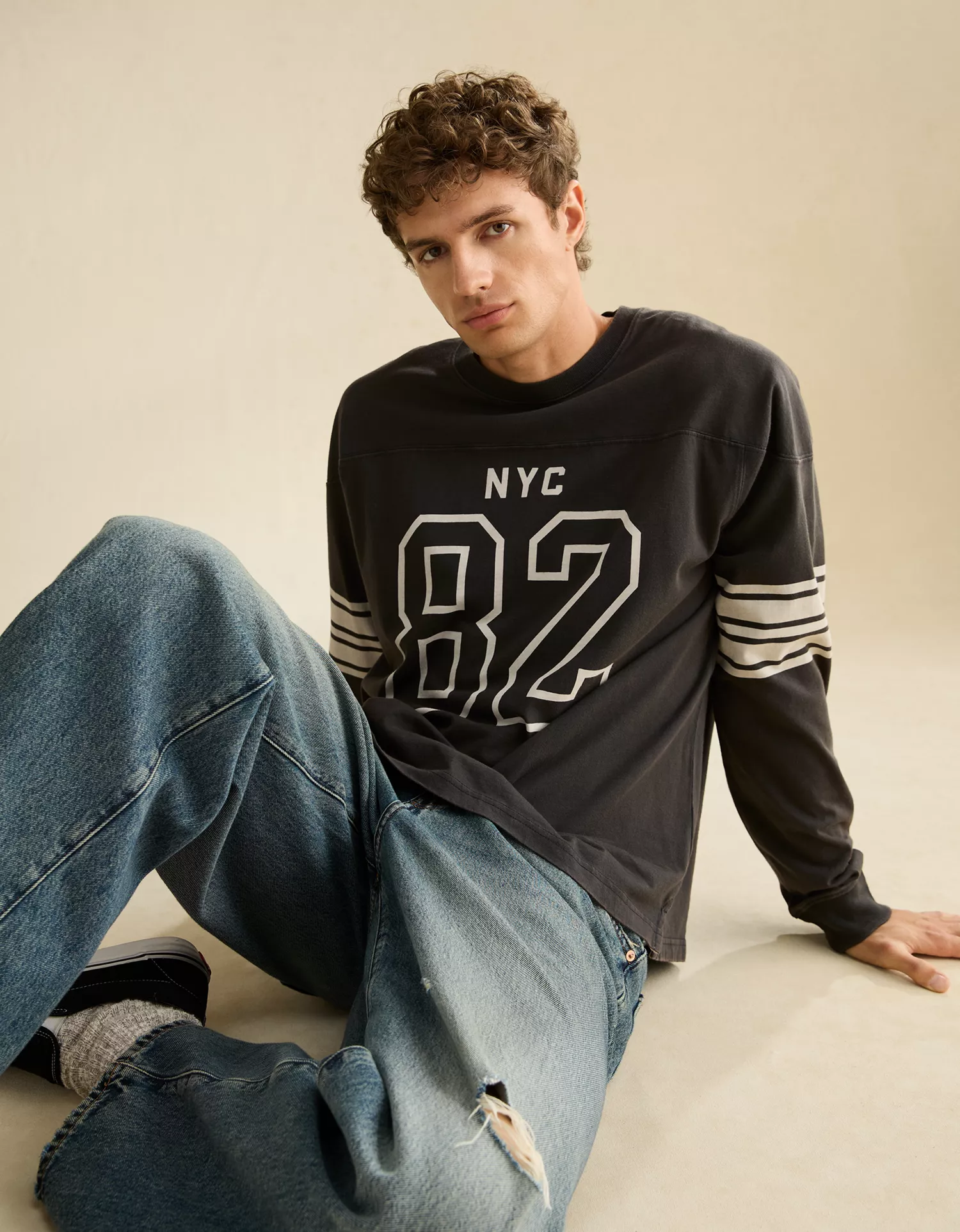 AE Relaxed Fit Long-Sleeve Varsity Graphic T-Shirt - thumbnail 10