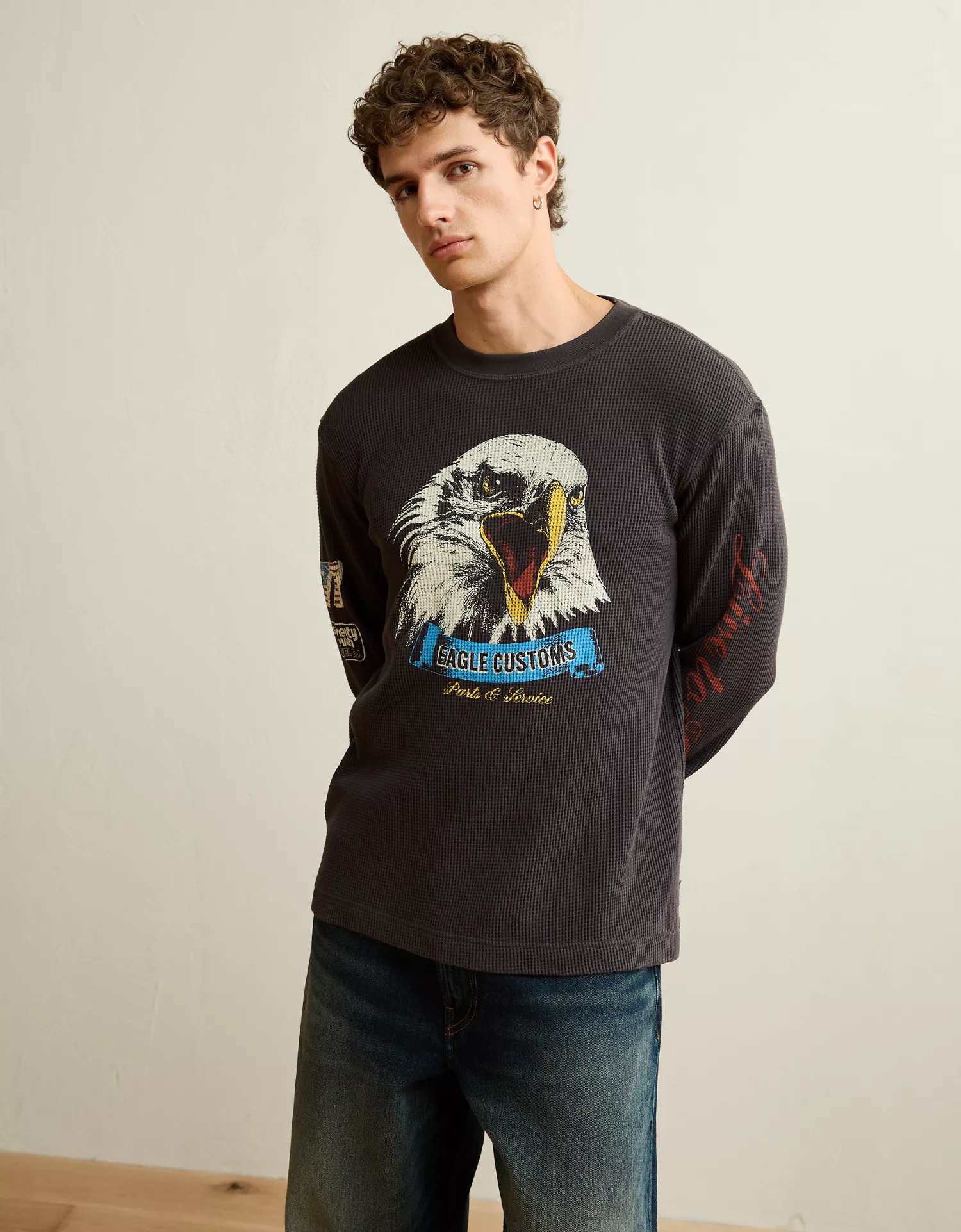 AE Standard Fit Graphic Thermal Shirt