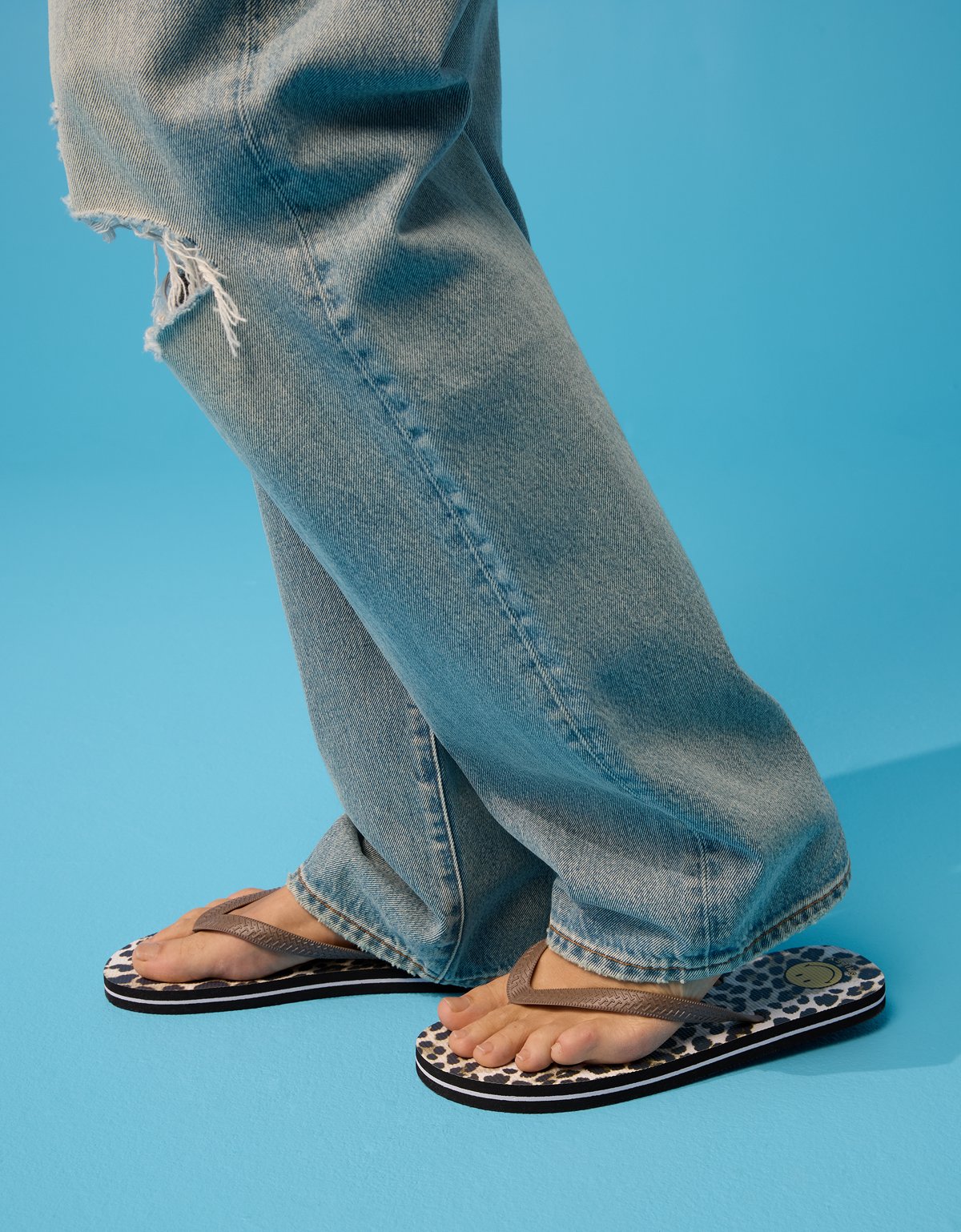 AE | Smiley Flip Flop - image 2