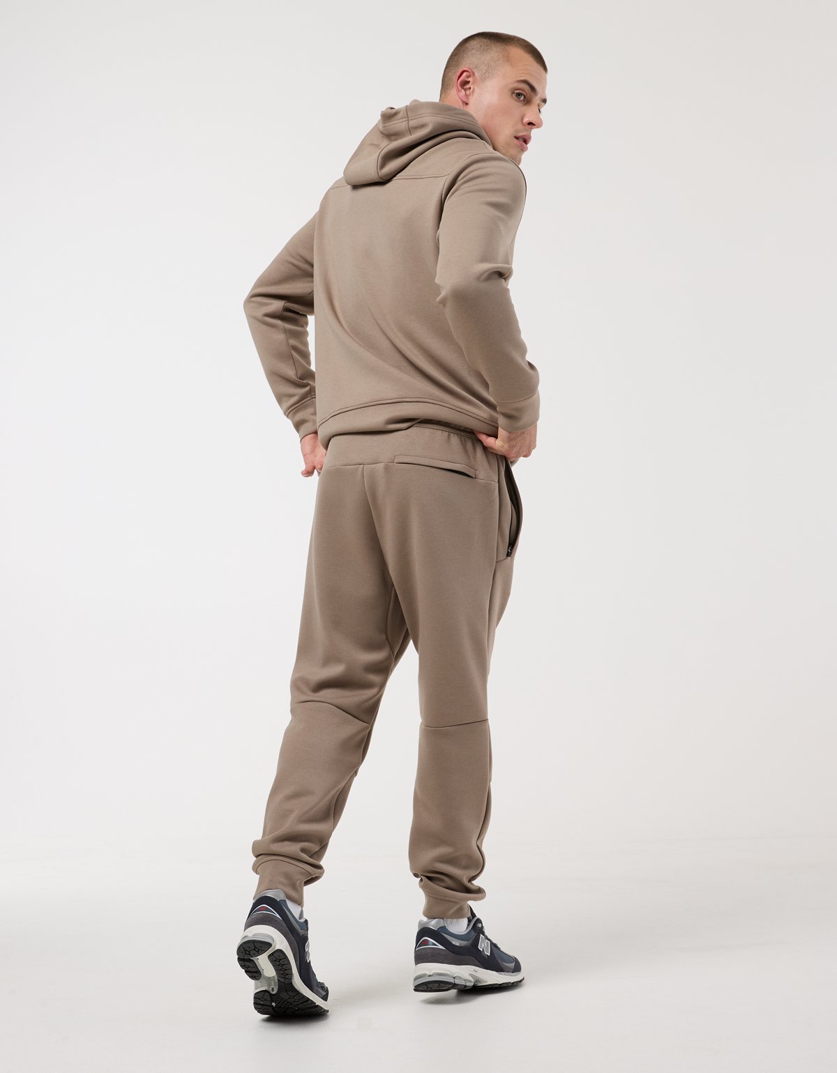 AE 24/7 Jogger - image 2