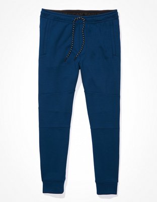 American Eagle: Holiday Snoopy Jogger