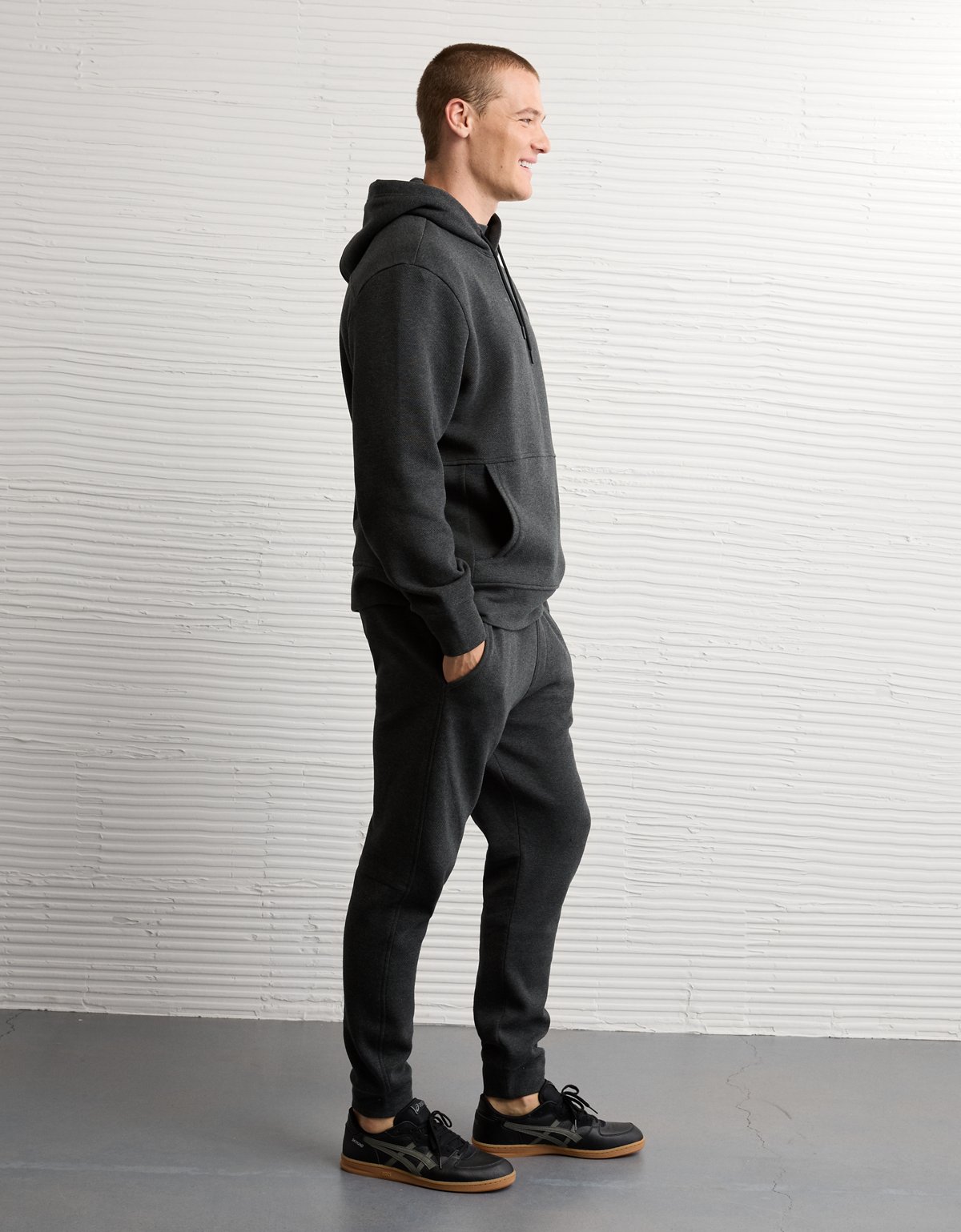 AE 24/7 Jogger - image 5