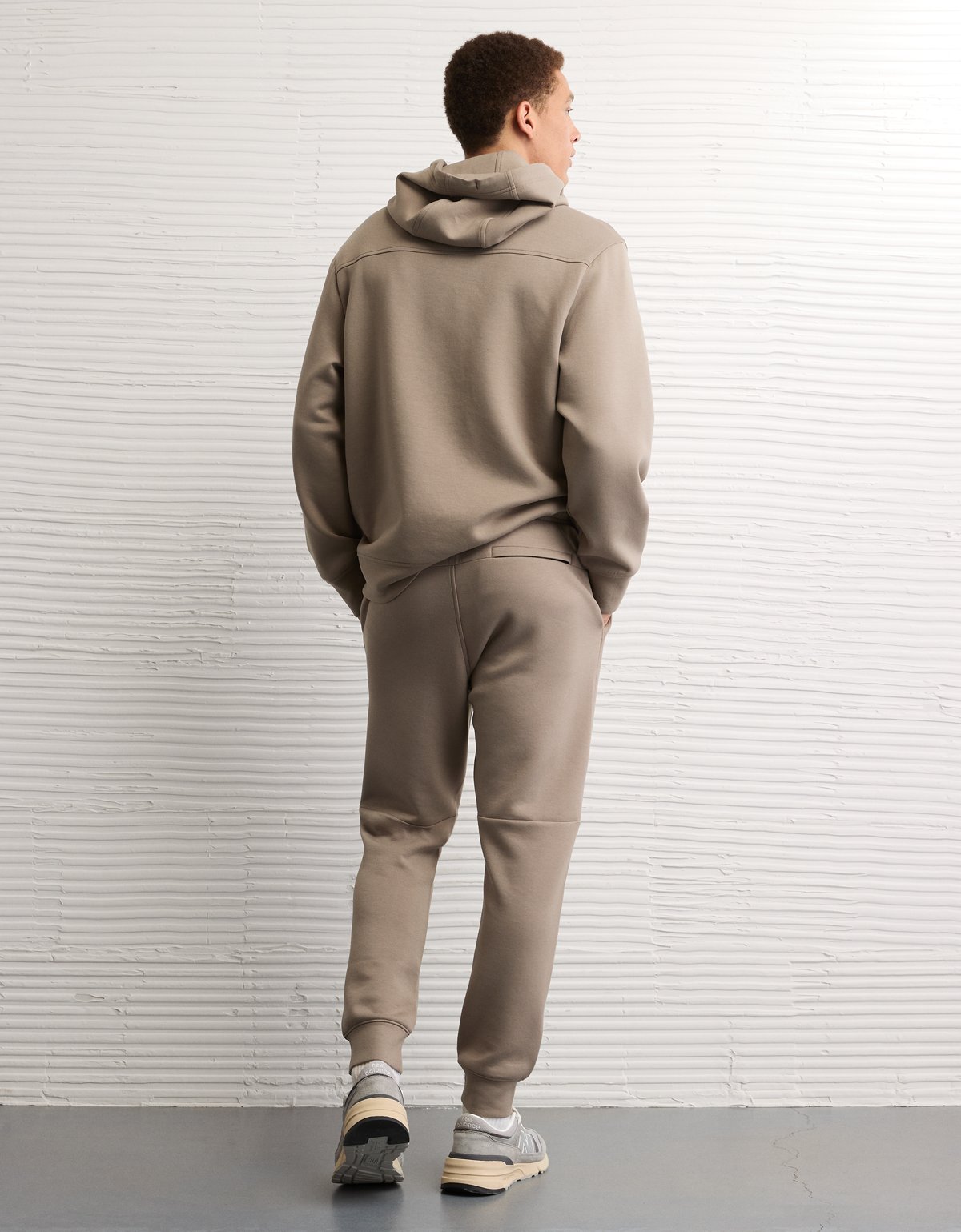 AE 24/7 Jogger - image 2