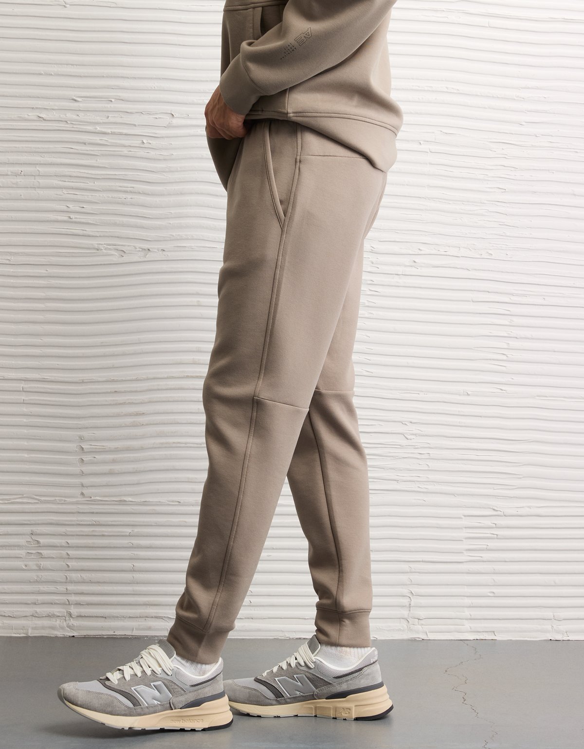 AE 24/7 Jogger - image 5