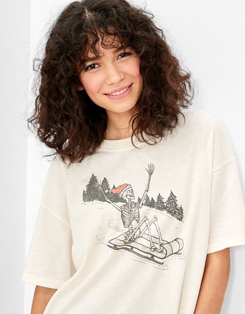 Женские футболки American Eagle AE Oversized Sledding Skeleton Graphic T-Shirt