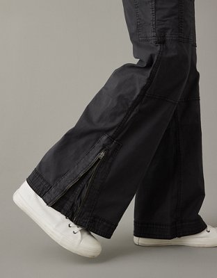 AE Snappy Stretch Low-Rise Baggy Flare Cargo Pant