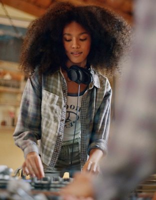 AE Cropped Flannel Shirt