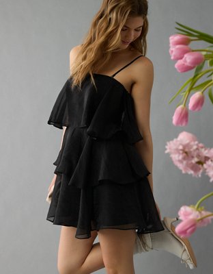 AE Vestido Corto en Capas sin Breteles con Volantes