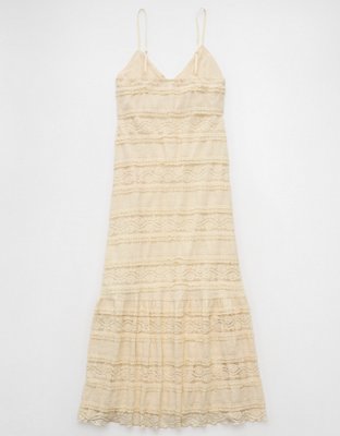 Robe mi-longue étagée à encolure en V avec dentelle AE
