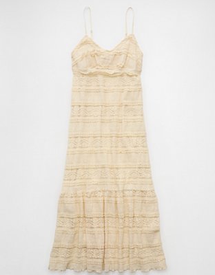 Robe mi-longue étagée à encolure en V avec dentelle AE