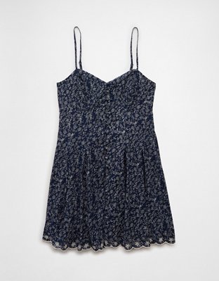 Minirobe boutonnée à encolure en cœur AE