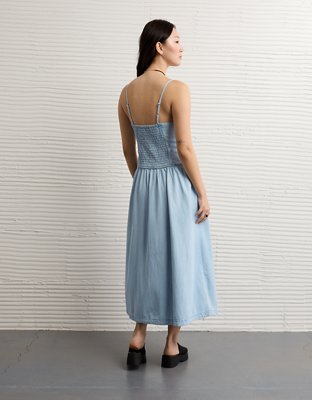 Robe mi-longue à bretelles et boucle en denim AE