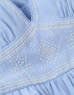 Minirobe brodée à encolure en V AE