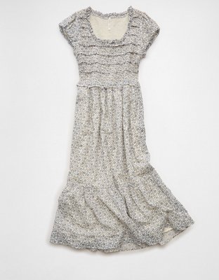 Robe mi-longue à encolure échancrée avec smocks AE